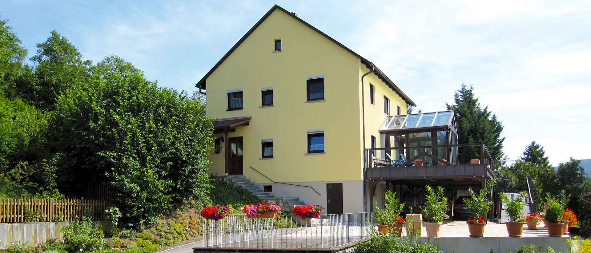 Ferienhaus mit Wohnung und Apartment